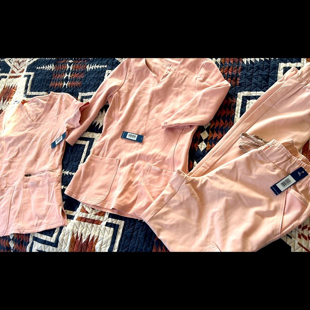 Jaanuu scrub set